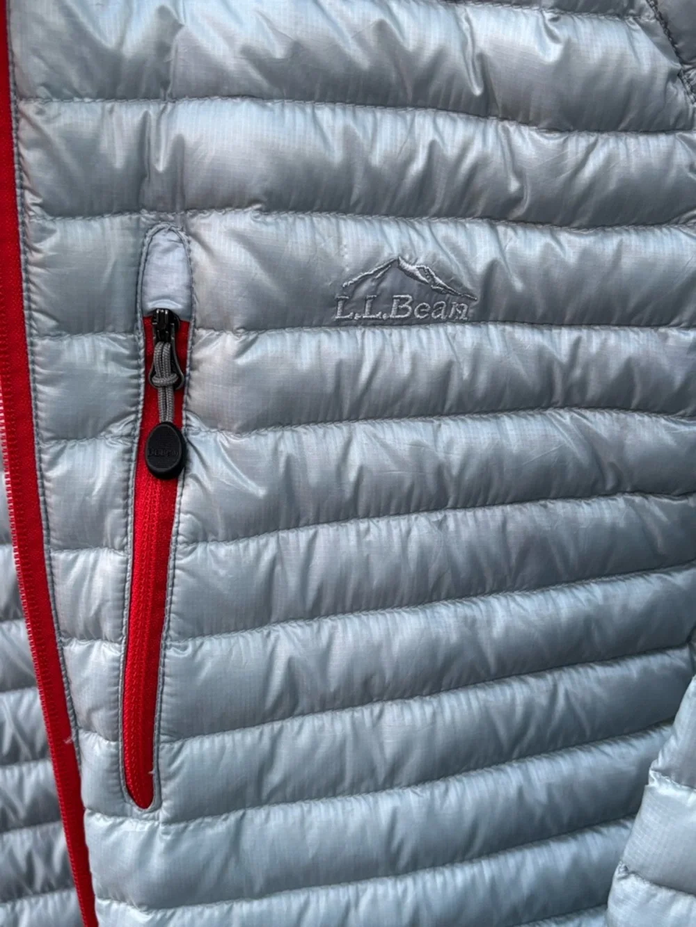 LL Bean Mens Ultralight 850 Down Jacket. Size XL. Color silver. - Picture 6 of 8